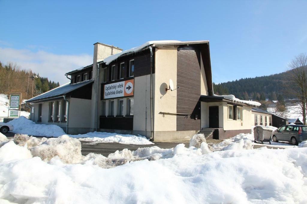 Pod Javorem Hotel Velké Karlovice Екстериор снимка