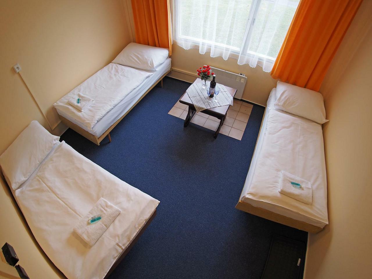 Pod Javorem Hotel Velké Karlovice Екстериор снимка